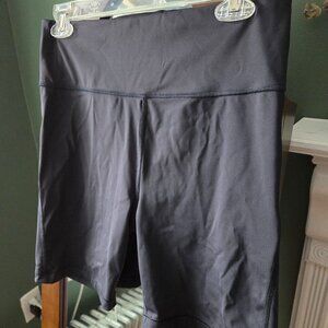 Athleta Ultimate Stash Short 7" Medium